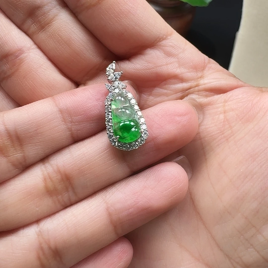 翡翠18K金镶嵌颈饰