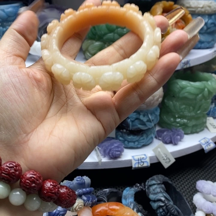 未镶嵌手镯石英岩玉