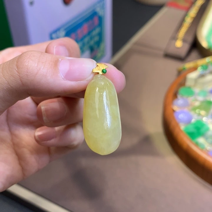 颈饰18K金镶嵌翡翠翡翠