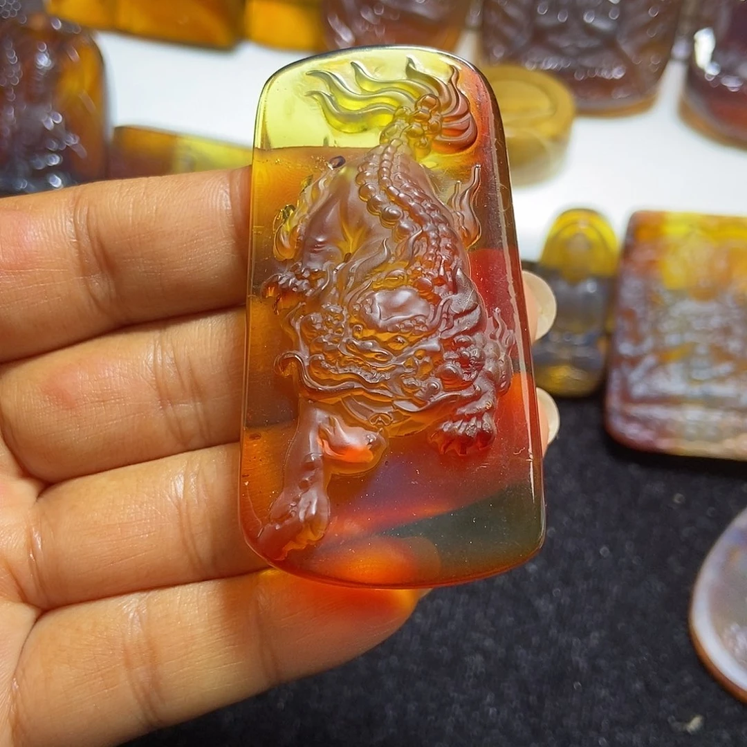 琥珀颈饰未镶嵌缅甸天然琥珀红蓝双色