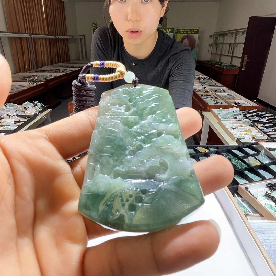 翡翠未镶嵌颈饰一