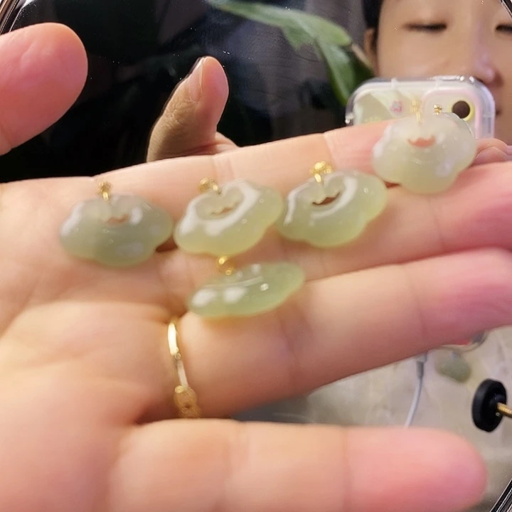 和田玉18K金镶嵌颈饰