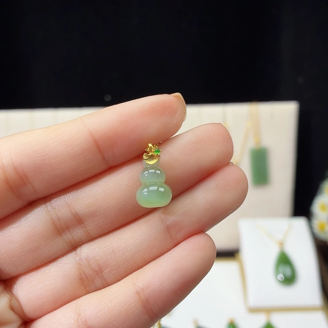 和田玉（碧玉）18K金镶嵌吊坠(赠链)