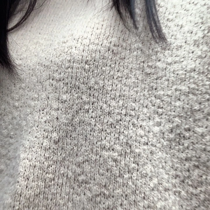 用***5蜜色特种纱套头衫儿。