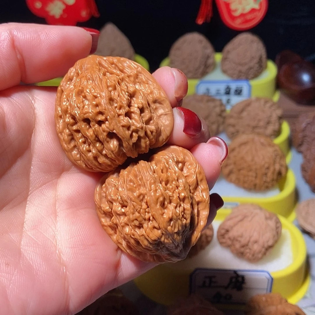 文玩核桃吊坠王****王红宝石