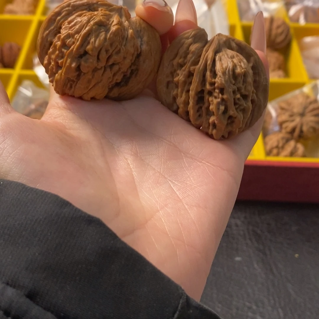 文玩核桃吊坠四座楼犀牛