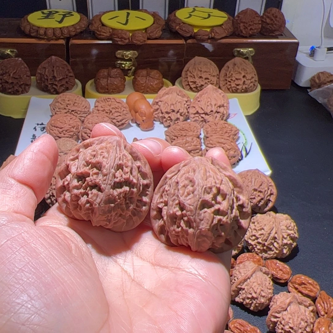 文玩核桃把件大***?宫灯