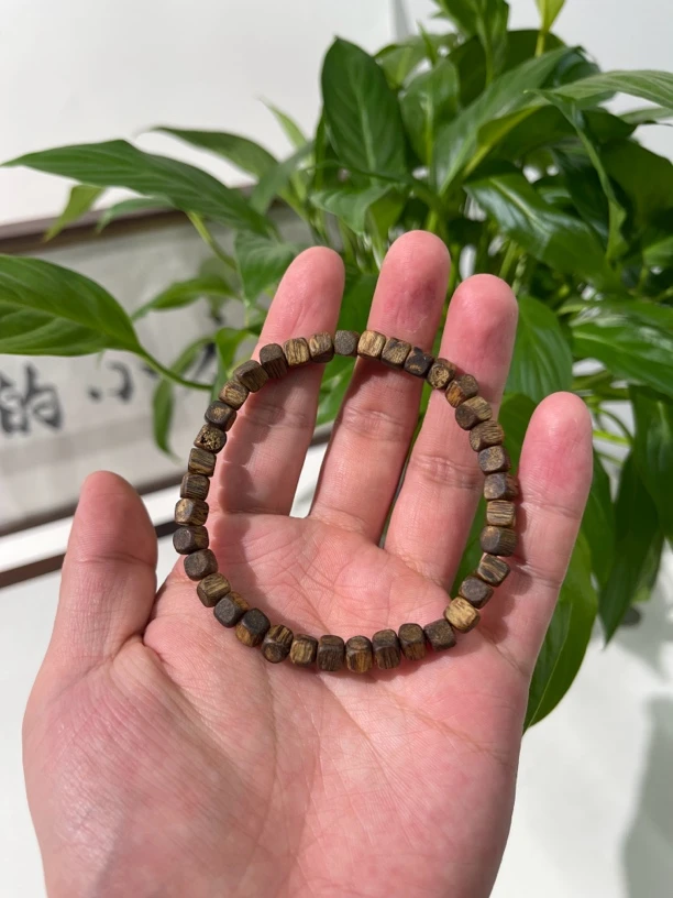 四方珠 5mm 国香棋楠沉香 3.5克 无工艺 不抹油 不泡油 不压油