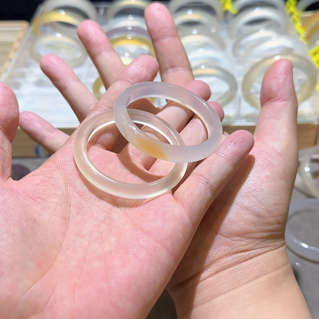 玛瑙/玉髓手镯未镶嵌哈*