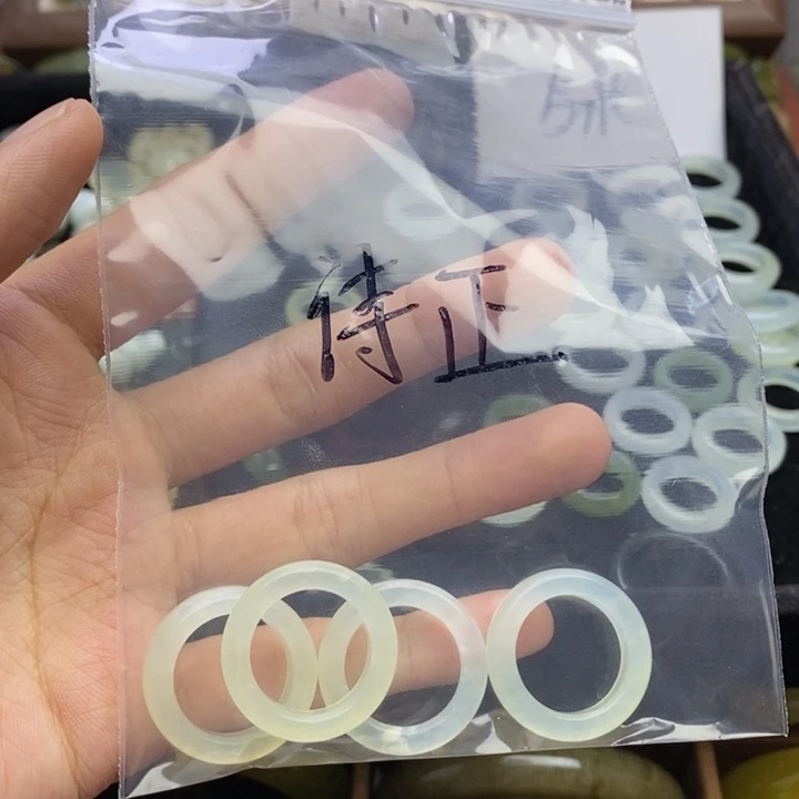 诗***正蛇纹石玉未镶嵌手镯