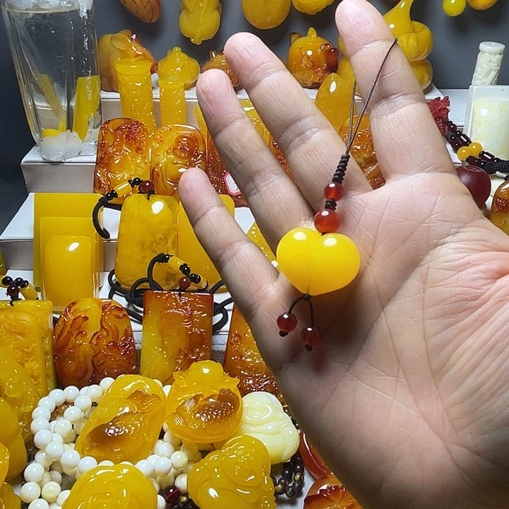 小皮桃手机挂 服饰配饰