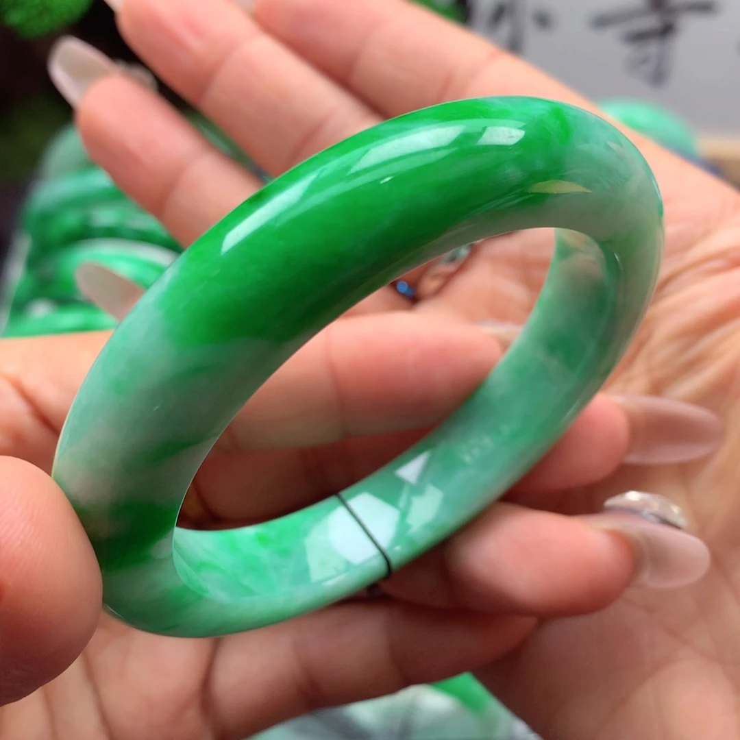 未镶嵌手镯翡翠缅甸
