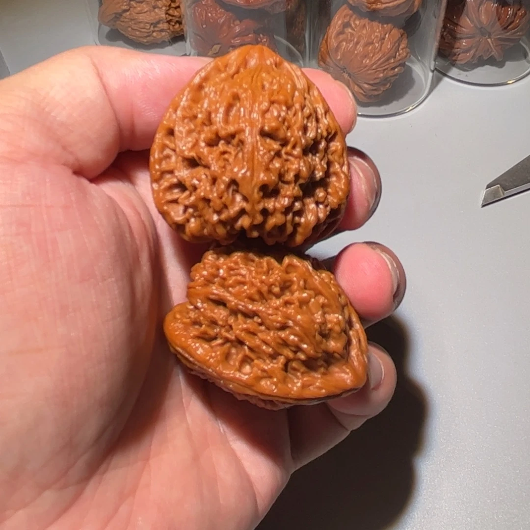 桃核把件迷**风狮子头核桃