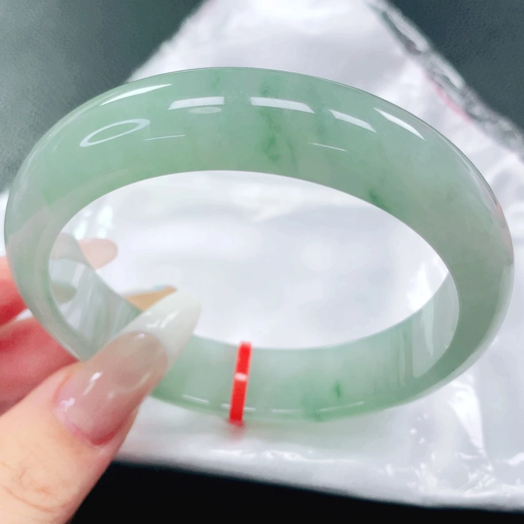 未镶嵌手镯翡翠60。