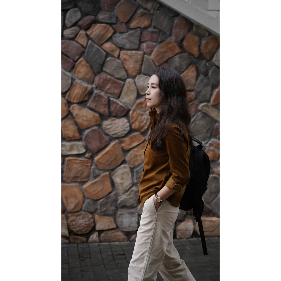 旅行者新款女士纯色灯芯绒衬衫外套MA4SYDZ1057
