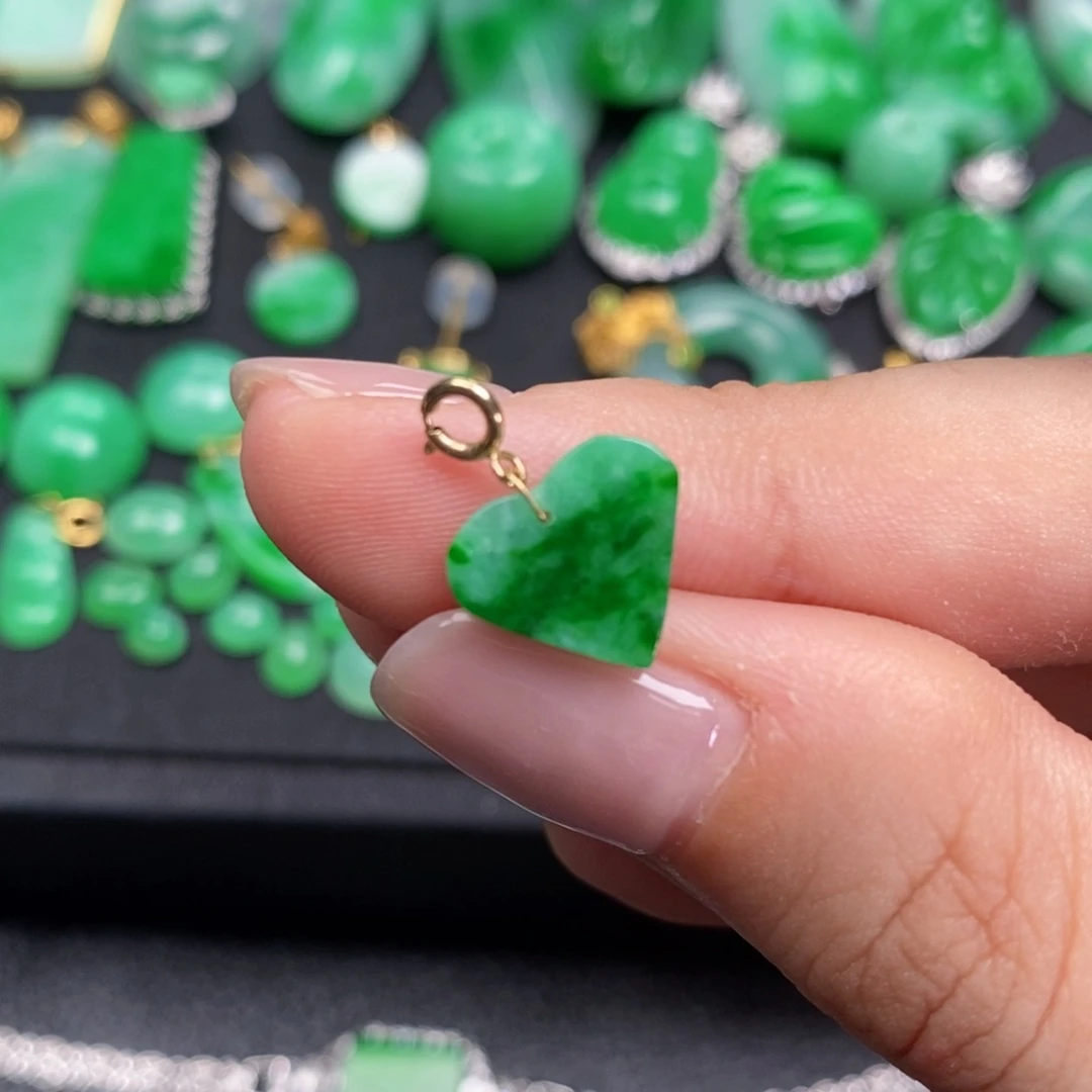 翡翠18K金镶嵌颈饰翡翠