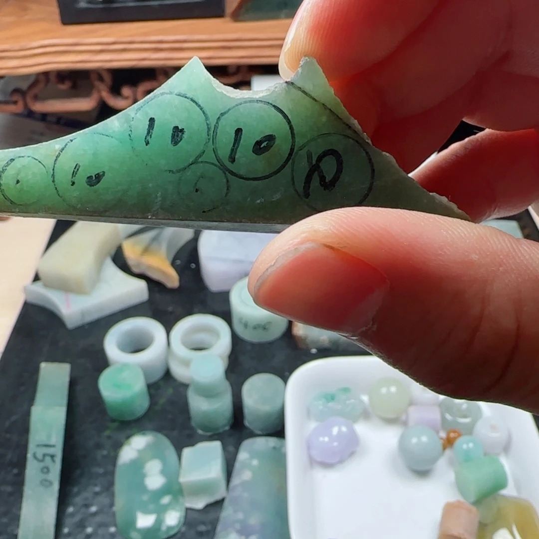 定制翡翠未镶嵌盐**?晴底卡10珠5颗
