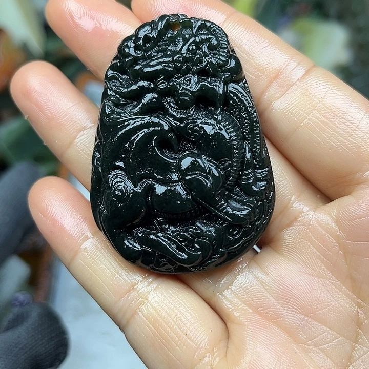 未镶嵌透闪石质玉珠宝奇石