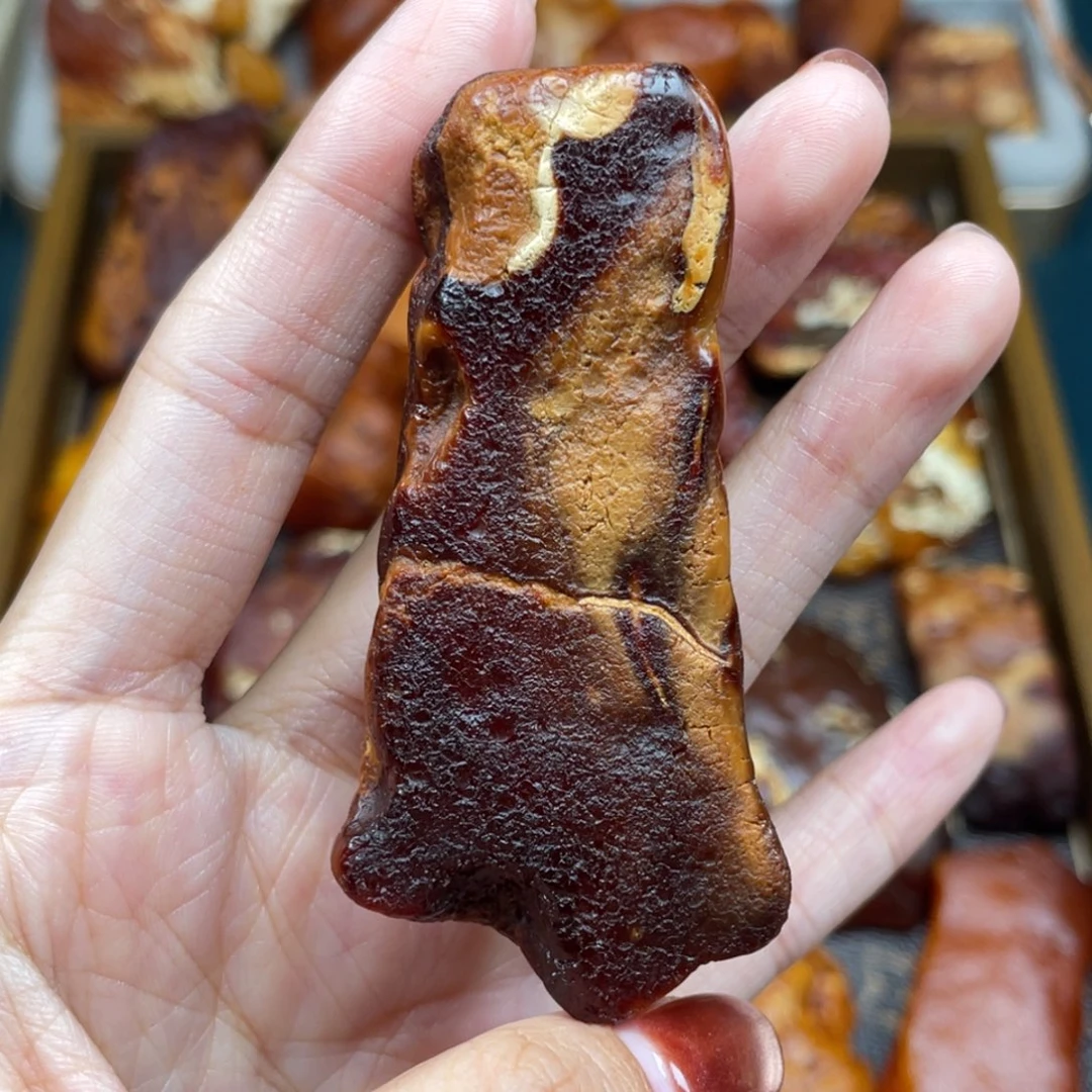 琥珀未镶嵌珠宝奇石