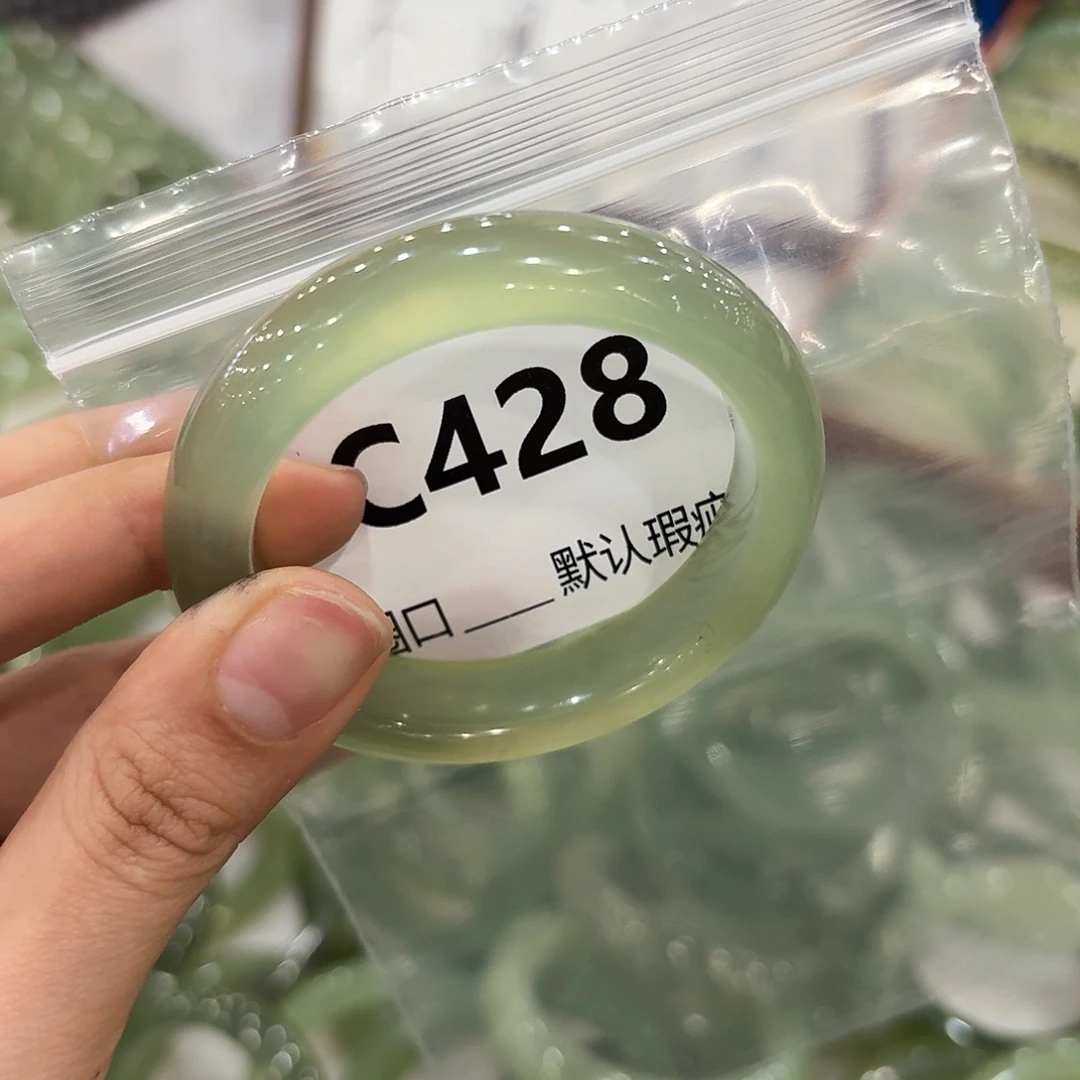 牛***鬼岫玉未镶嵌手镯：444