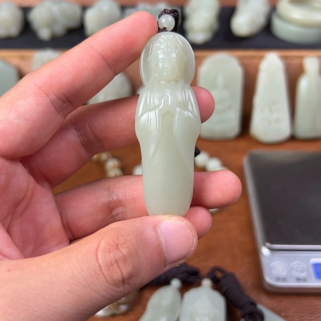 嘎***劲和田玉(青白玉)未镶嵌颈饰