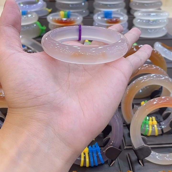 玛瑙/玉髓手镯未镶嵌