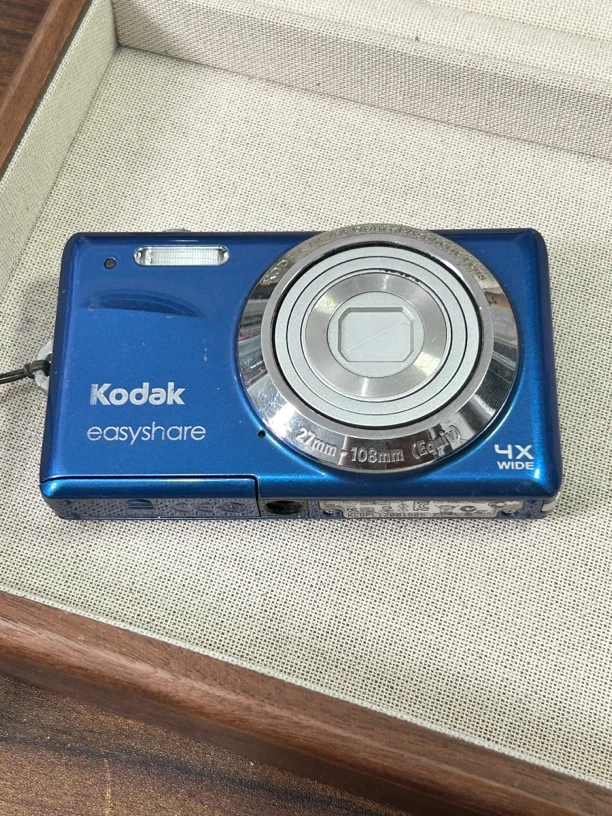 9新 Kodak/柯达 m522 蓝色 成色如图 复古ccd数码相机,机身有裂