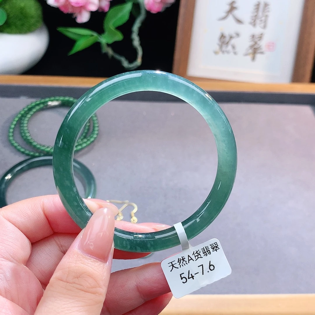 未镶嵌手镯（圆镯）翡翠