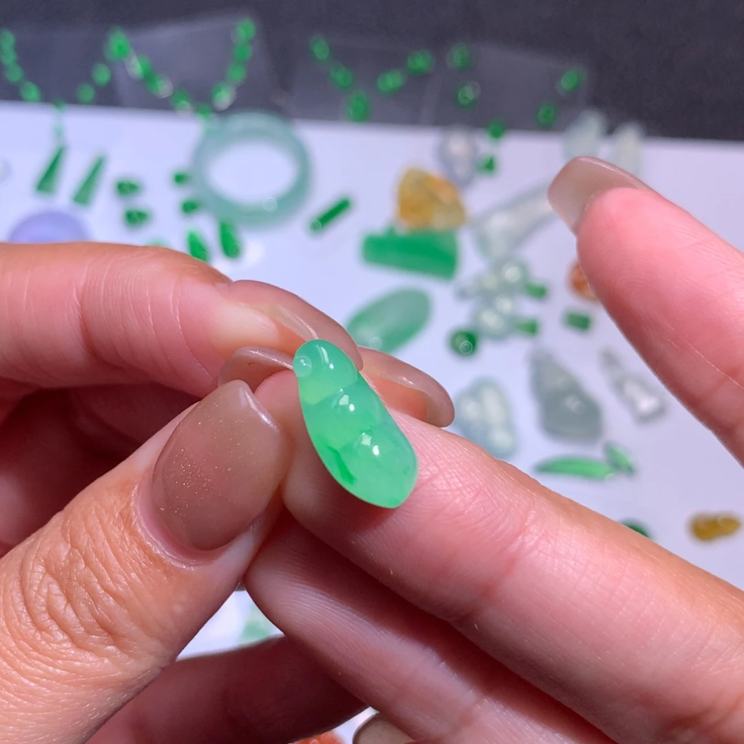 颈饰未镶嵌翡翠豆子14.8-6.1-3.8