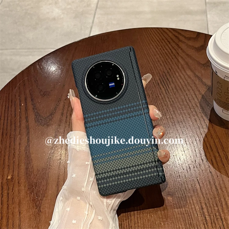 适用vivoxfold3手机壳新款xfold3渐变碳纤维纹全包带中轴保护后壳
