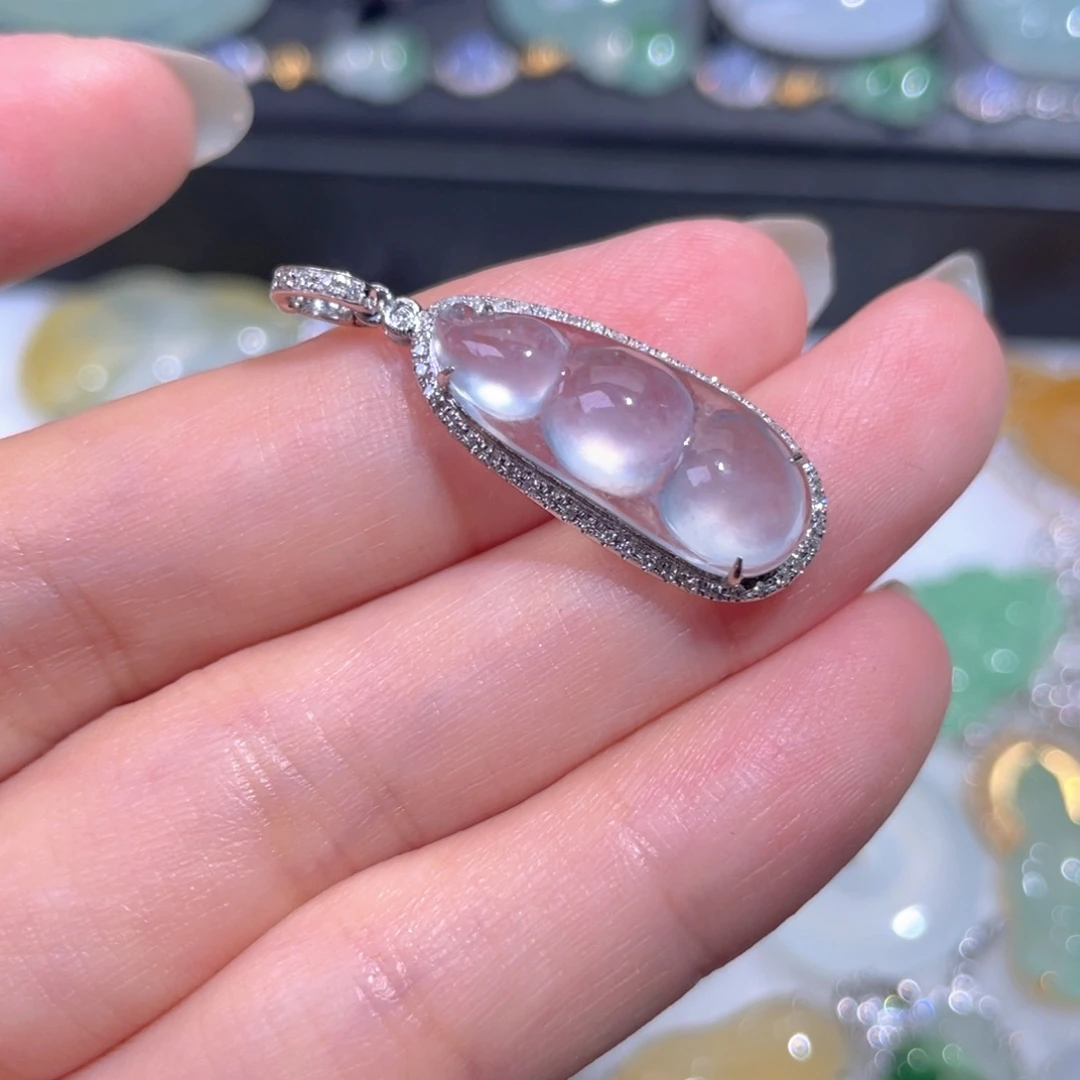 颈饰18K金镶嵌翡翠翡翠