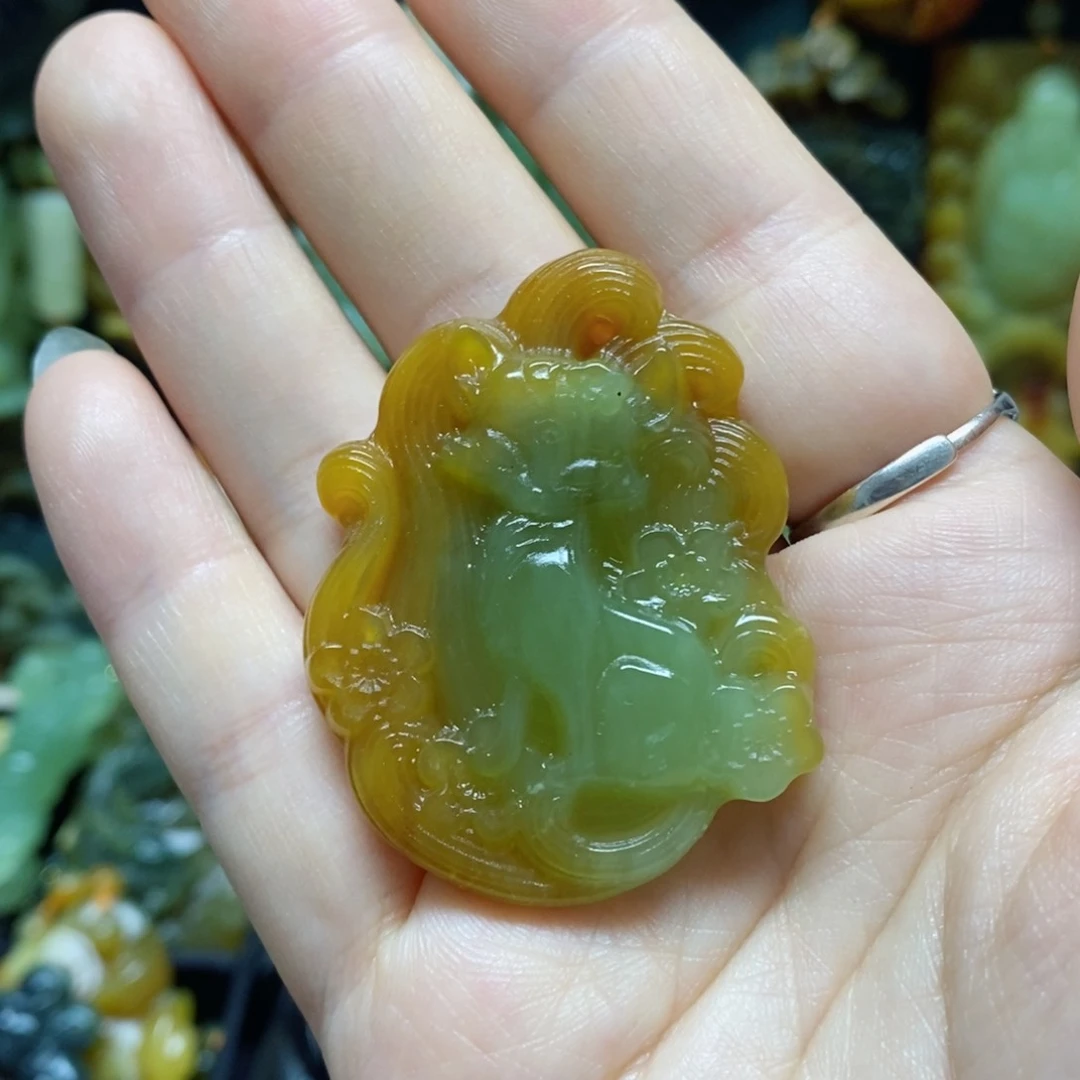 岫玉未镶嵌吊坠(赠链)