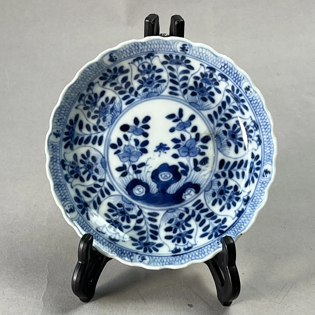 25072176清光绪青花洞石花卉纹葵口碟 直径13.3cm A02645