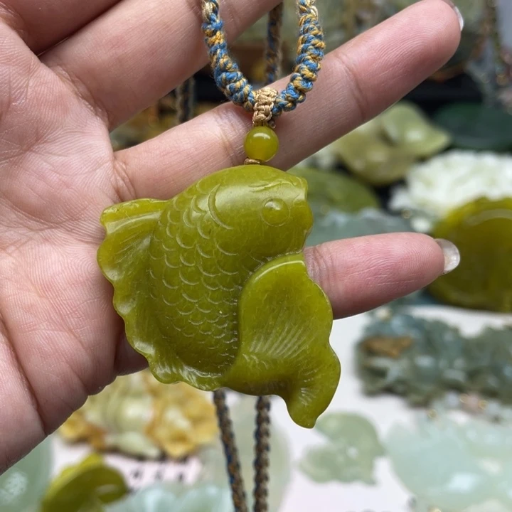 蛇纹石玉未镶嵌颈饰