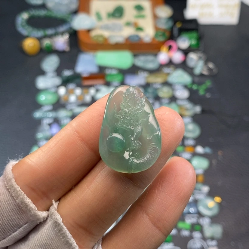 【闪购商品】翡翠挂件未镶嵌龙牌