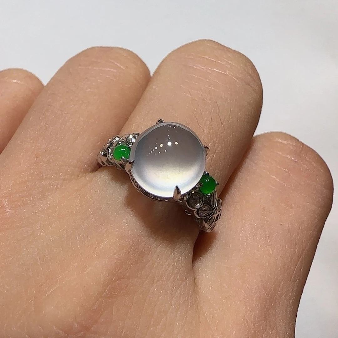 翡翠18K金镶嵌戒指蛋面