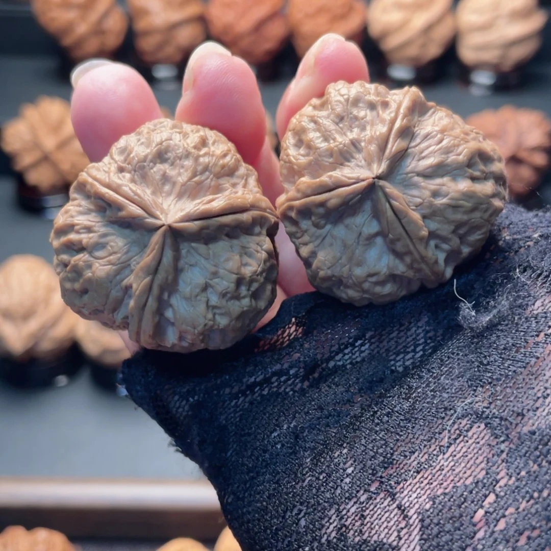 文玩核桃吊坠古玉，三～