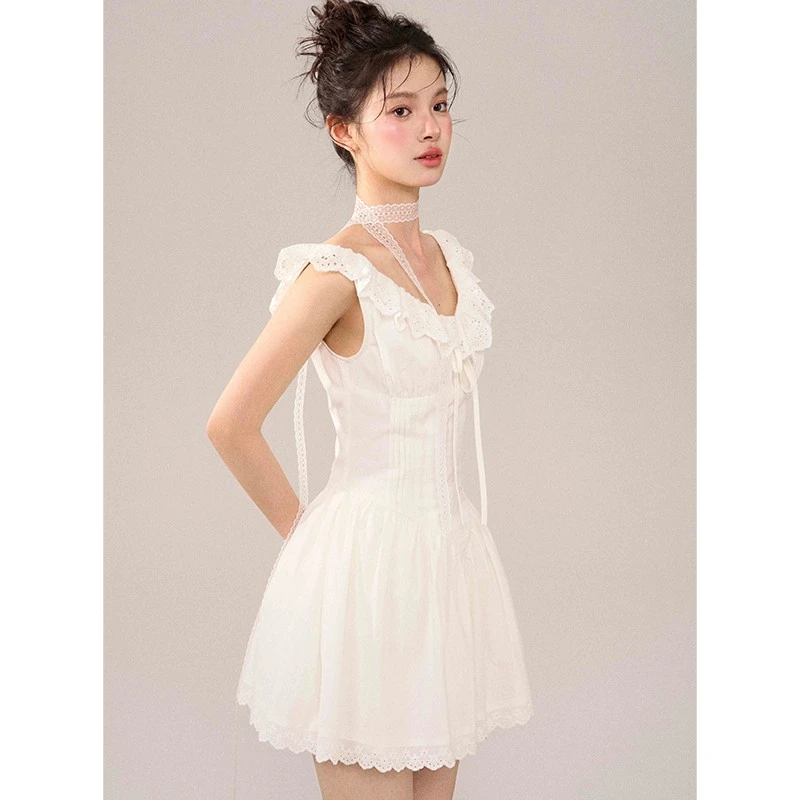 Soote Season原创白色花边奶甜小飞袖收腰氛围感蓬蓬吊带连衣裙女