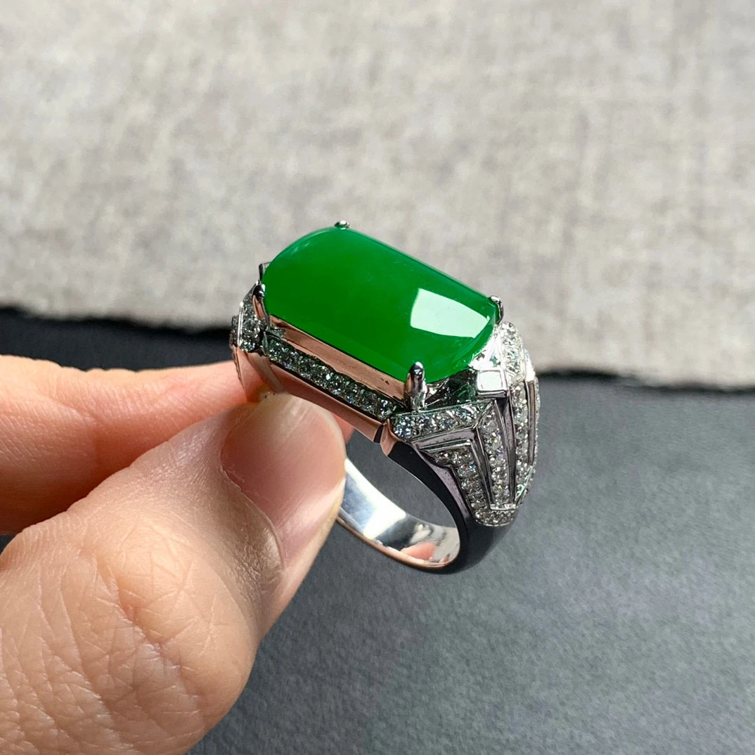 天然A货缅甸翡翠 马鞍戒指 尺寸 :16.6-9.2-2.4 圈口：17内径:18.2