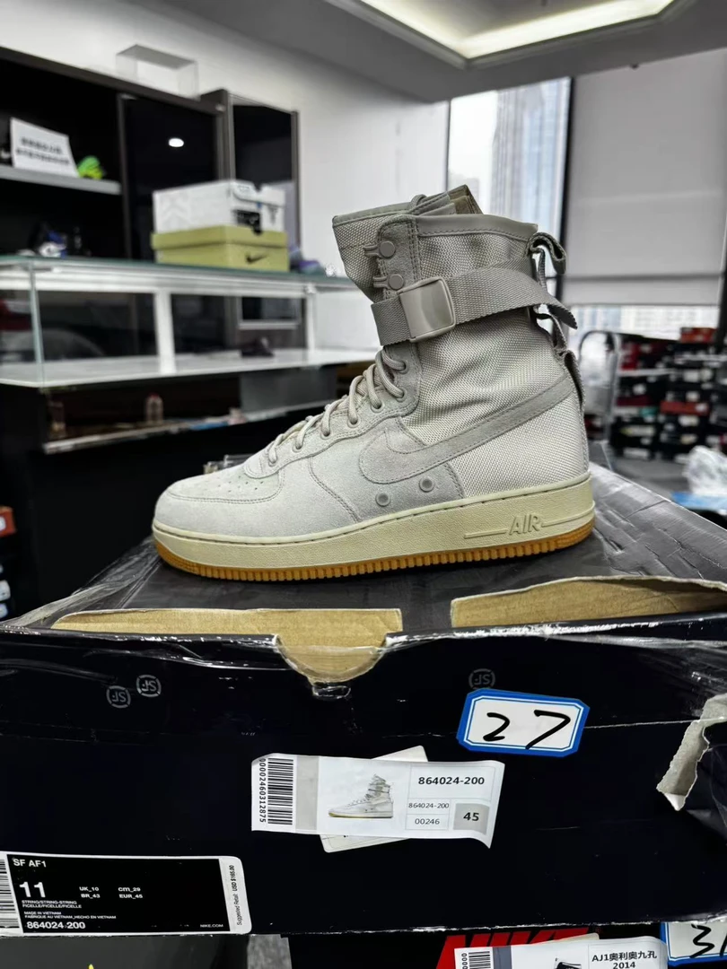nike  AF1  白色经典配色鞋型 45码  27号