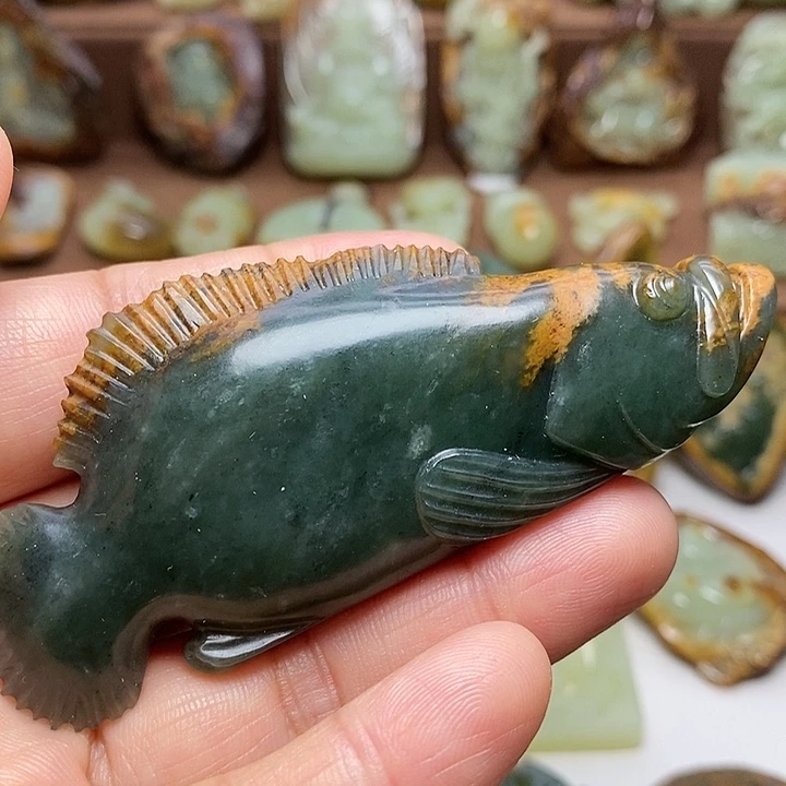 共***生岫岩河磨玉（透闪石质玉）未镶嵌颈饰