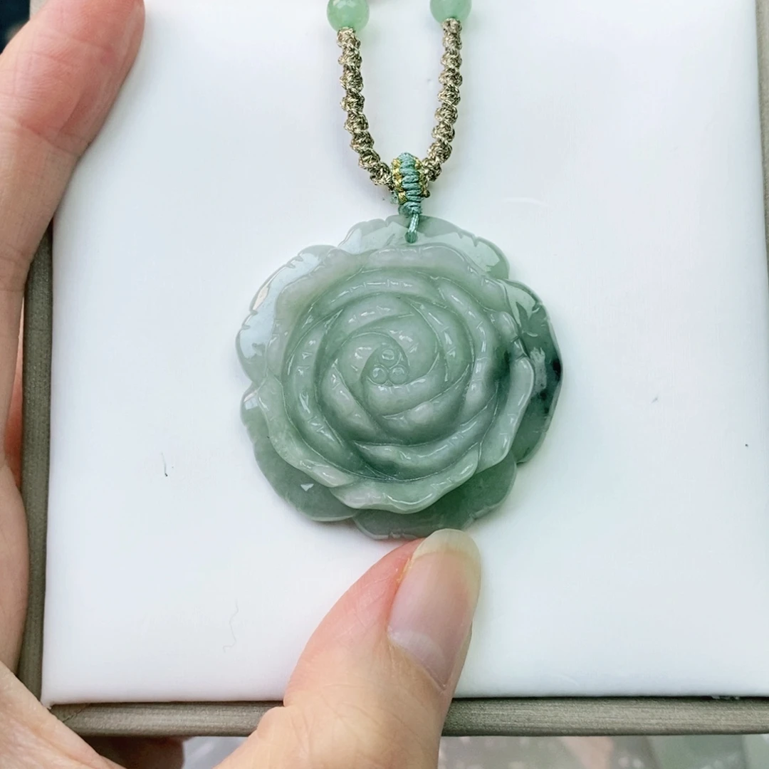 翡翠未镶嵌颈饰花