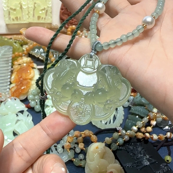 未镶嵌蛇纹石玉吊坠