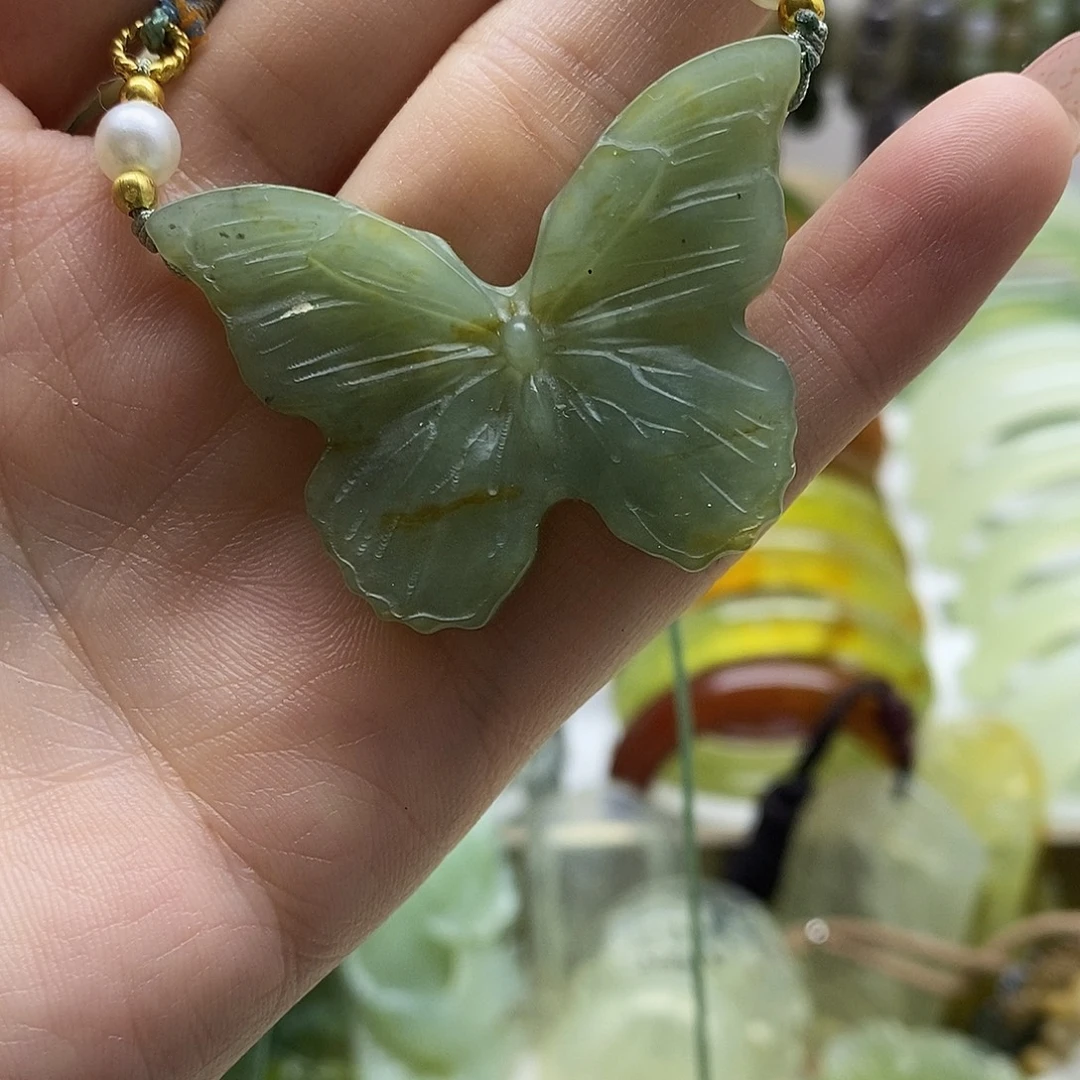 蛇纹石玉未镶嵌颈饰