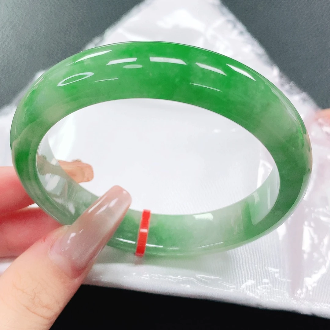 翡翠手镯未镶嵌59圈