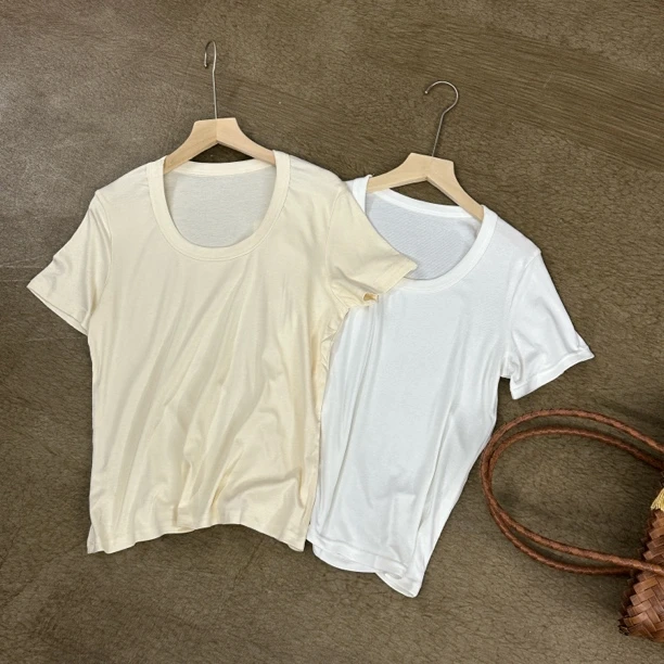 U领修身薄款T恤衫