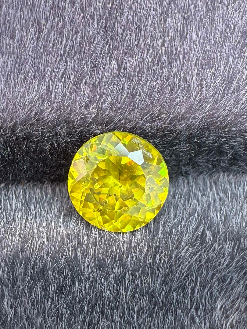 1.83ct天然闪锌矿裸石，尺寸7.2*7.2*4.3mm，颜色美艳 ，晶体通透