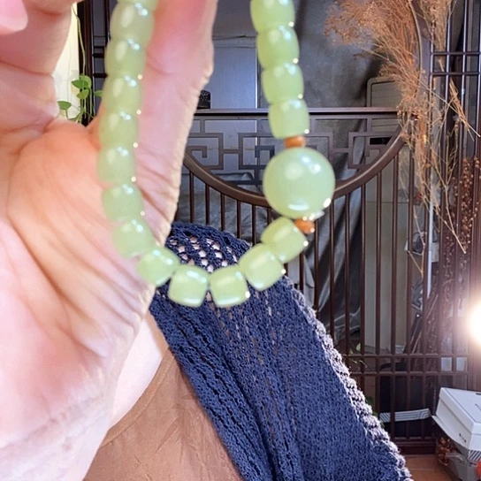 颈饰未镶嵌石英质玉