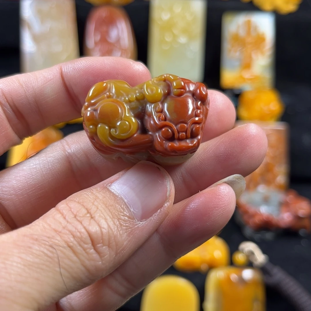 石英质玉（黄龙玉）合金颈饰