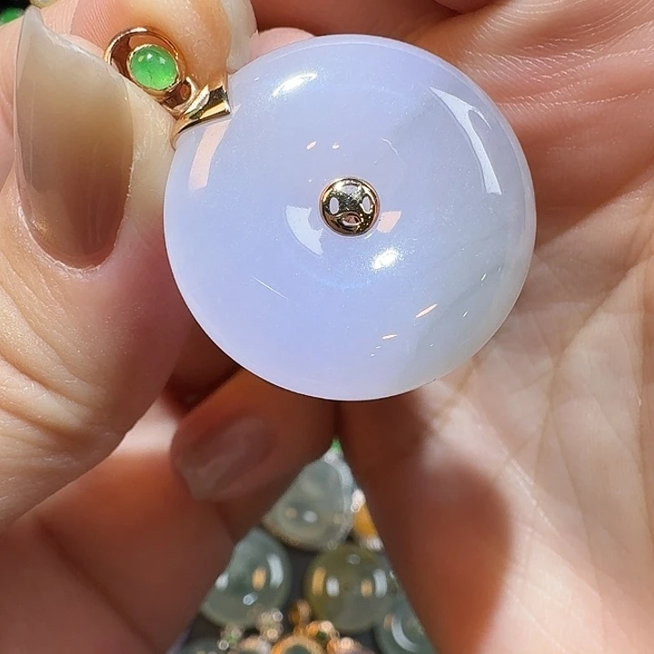 翡翠18K金镶嵌颈饰平安扣